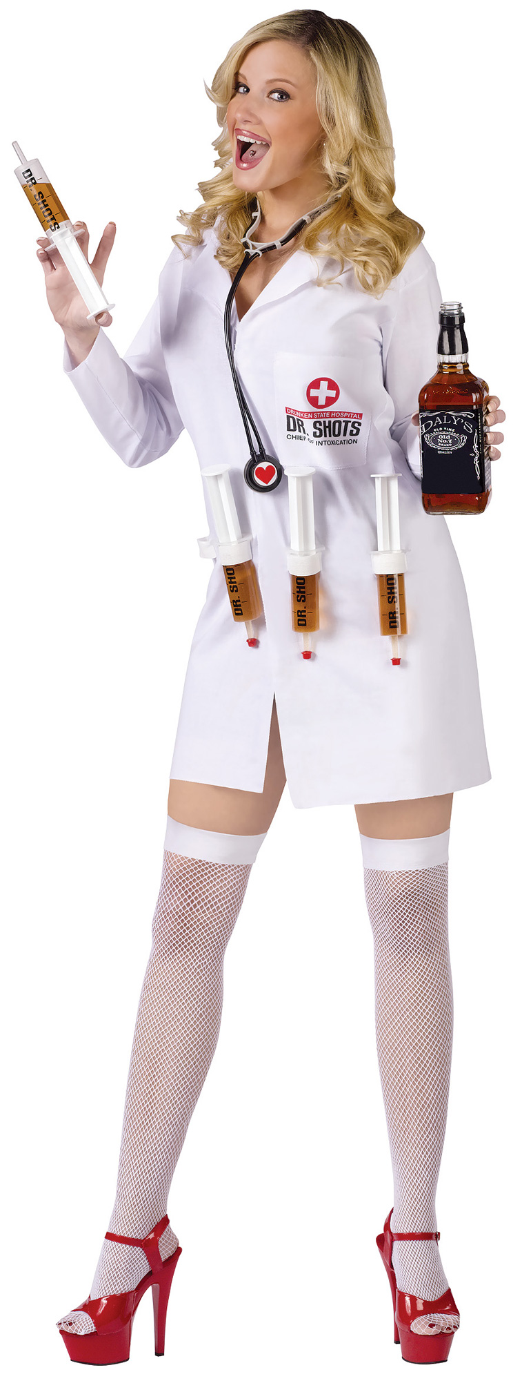 Девушка в костюме медсестры со шприцем
